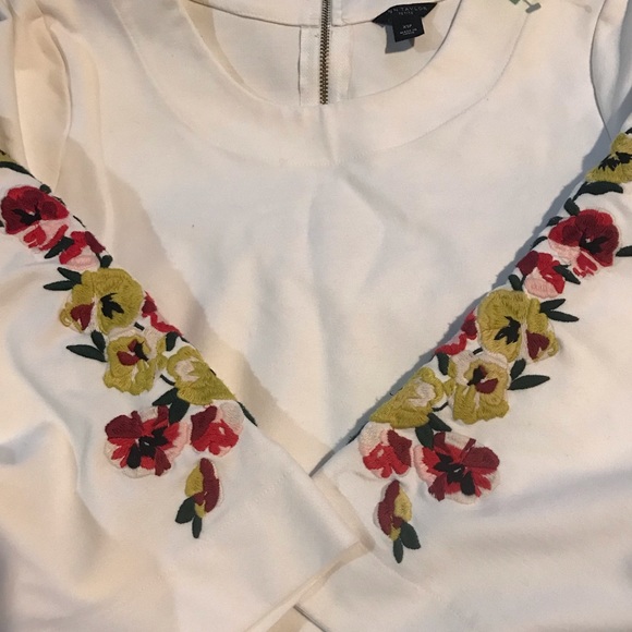 Ann Taylor Womens Cream Floral Embroidered Ponte Knit Bell Sleeve Top Petite S - Picture 4 of 6